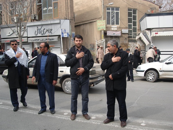 حضور کارکنان سازمان در عزاداری و سینه زنی شهادت بانوی دوعالم در مسیر خیابان امام ره + تصاویر