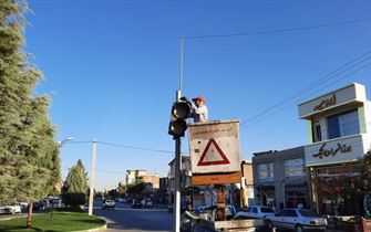 عیب یابی و نوسازی چراغ های راهنمایی و رانندگی خیابان شهید کوهنورد