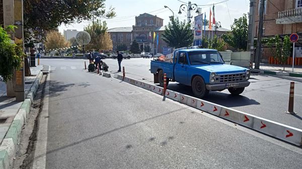 نوسازی و نصب جداکننده های فلزی خیابان شهید امینی